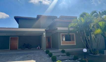 Casa para locação, 3 sutes, 2 salas, 4 banheiros, área gourmet com churrasqueira, piscina. Colonial