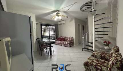Cobertura duplex com piscina em Caiobá