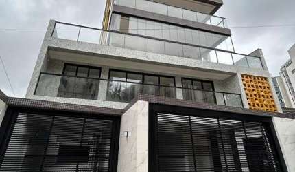 Apartamento com três suítes em Caiobá