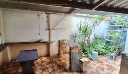 Casa à venda no bairro Jardim Glória, com excelente custo-benefício.