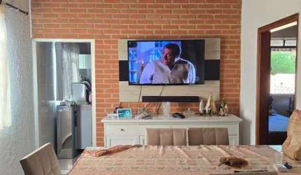 Casa à Venda com Amplo Terreno – Ideal para Construção ou Moradia