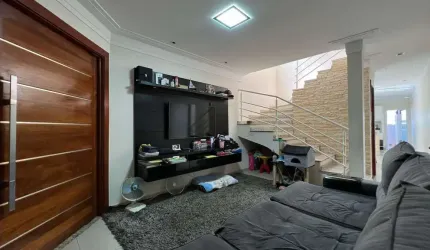 Sobrado com suíte, planejados e aquecimento solar no Jardim Morumbi