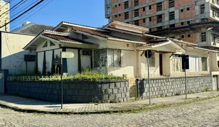 Casa comercial com 2 salas para alugar no Victor Konder, Blumenau , 444 m2 por R$ 9.000