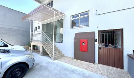 Ponto comercial com 7 salas para alugar em Água Verde, Blumenau , 300 m2 por R$ 9.000