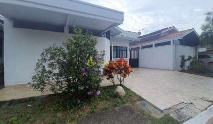 Casa à venda 4 Quartos, 2 Suites, 2 Vagas, Parque São Luís, Taubaté - SP | altos do pinheiro