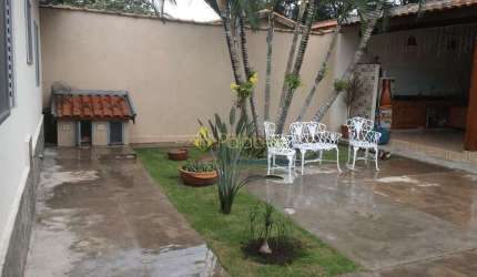 Casa à venda 2 Quartos, 2 Vagas, 300M², Jardim Santa Cecília, Pindamonhangaba - SP