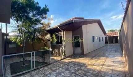Casa à venda 4 Quartos, 2 Suites, 6 Vagas, 300M², Jardim Gurilândia, Taubaté - SP