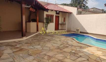 Casa Estilo Clássico com 3 Quartos, Piscina, Área Gourmet, 4 Vagas e Excelente Localização Próxima