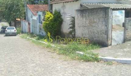 Terreno de esquina com 300m2 contendo casas antigas,  à venda, centro, Cachoeira Paulista, SP