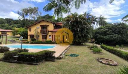ÓTIMA RESIDÊNCIA À VENDA EM CONDOMÍNIO FECHADO! 3 SUÍTES E + 5.400M² DE TERRENO!