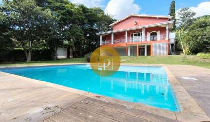 Casa de Condomínio à Venda com 4 suítes, 7 banheiros e 400m²