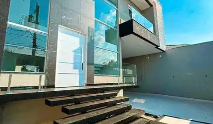 Sobrado para venda tem 320 metros quadrados com 4 quartos