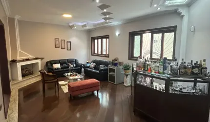 Bela casa no parque dos passaros com 561 metros