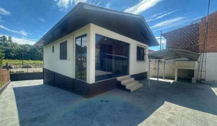 Casa mobiliada com 03 dormitórios no Bairro Jardim das Hortênsias, Caxias do Sul - Venda