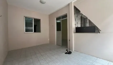 Casa com dois quartos, sendo um suíte no bairro do Pau Miúdo