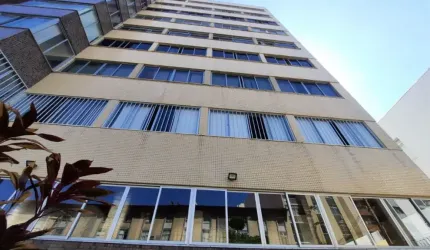 Apartamento com quatro quartos á venda na Pituba