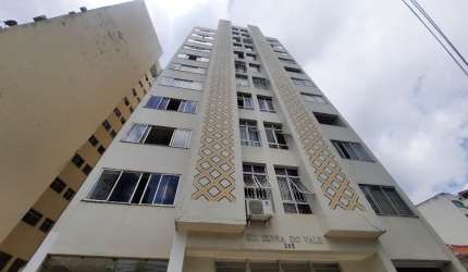 Apartamento á venda com três quartos no Canela