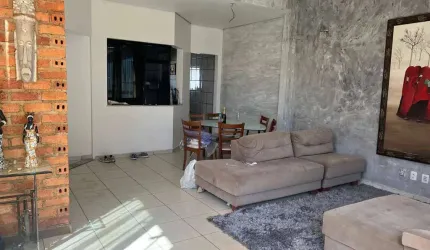 Casa bem localizada no Conj. Alphaville