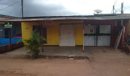 Excelente ponto comercial com uma casa e edícula