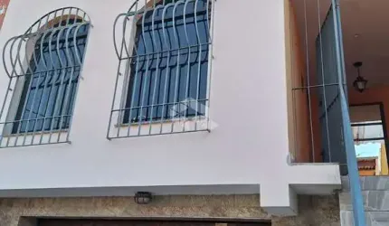 CASA COM EDICULA NO JD. SANTA MENA