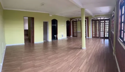 CASA AMPLA NA VILA ROSALIA, PARALELA COM TIMOTEO PENTEADO.