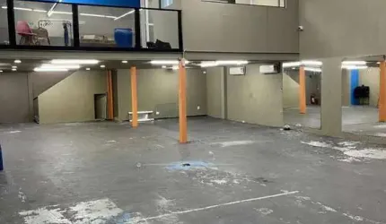 Excelente Sala Comercial de Esquina em Localização Privilegiada
