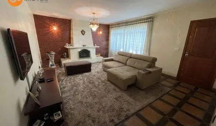 Casa Térrea Estilo Interior  3 Dormitórios, 4 Banheiros, Ampla Área Verde.