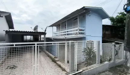 Casa com 2 quartos para alugar na Rua Coletor Irineu Comelli, 788, Centro, São José, 224 m2 por R$ 3.110