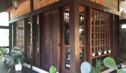 Casa com 3 dormitórios à venda, 326 m²