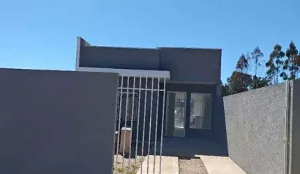 CASA FRENTE RUA / 03 QUARTOS / ÓTIMA LOCALIZAÇÃO