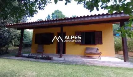 Casa em Bonsucesso, mobiliada, com muito verde, linda vista, ambiente incrivel.