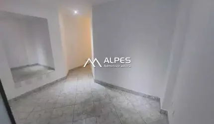 Excelente sala comercial no Centro, junto a todo comércio, com 2 elevadores e portaria.