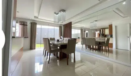 Linda  casa  de três dormitórios na Igara Canoas.