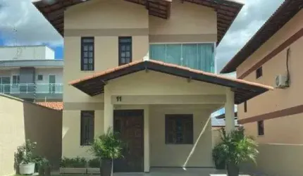 Casa de condomínio, na Lagoa Redonda, 150 m².