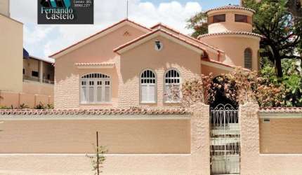Casa para venda possui 1100m² de área total, com 3 quartos em Meireles - Fortaleza - CE