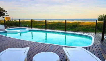 Casa com 3 dormitórios à venda, 200 m² por R$ 1.990.000,00 - Nereidas - Guaratuba/PR