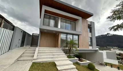 Casa duplex novinha em folha no Condomínio Estrela Alta!