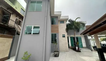 Um verdadeiro refúgio de conforto e tranquilidade no bairro Santos Dumont! Casa Duplex à venda.