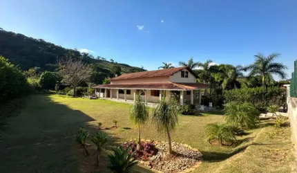 Granja à venda no Condomínio Morada da Garça. Um refúgio em meio à natureza, sem abrir mão da praticidade.