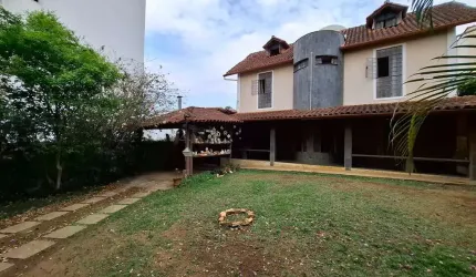 Ampla e versátil: Casa com 4 quartos e quintal espaçoso no bairro São Pedro