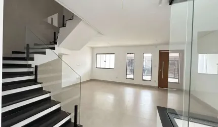 Casa à venda no Bairro Aeroporto.
