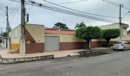 Casa à Venda em C Macio