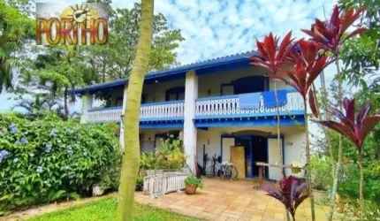 Casa Estilo Colonial na Enseada – 5 Dormitórios sendo 3 Suítes
