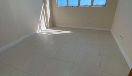 Alugo sala Evolution Business, com divisória, sanitário, garagem
