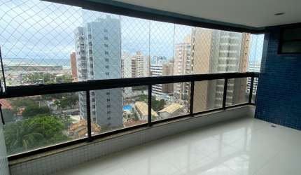 Vendo excelente 3/4 com dependência, varandão vista mar