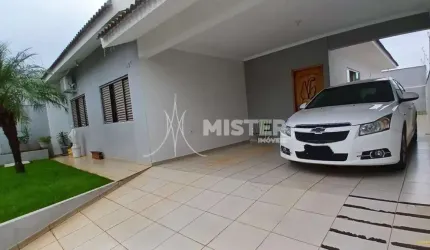 Casa Terreno Inteiro e 03 Quartos no Jardim Paris em Maringá.
