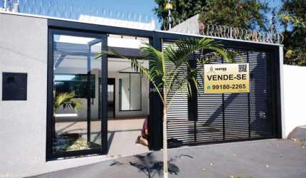 Imóvel em Maringá: Casa com 114m², 3 quartos, Churrasqueira e Jardim de Inverno Amplo Espaço no Fundo