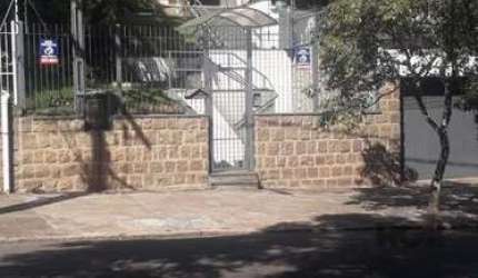 Casa 3 Dormitório(s) Bairro Petrópolis