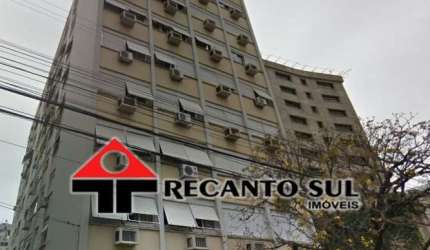 Próximo ao Hospital Moinhos de Vento.