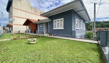 Casa para Venda em Blumenau, Água Verde, 4 dormitórios, 3 banheiros, 2 vagas